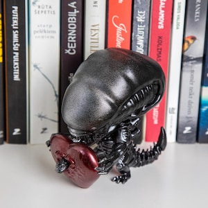 Romantic, Stylized Xenomorph with Red Heart Statue - Unique Sci-Fi Gift, Valentine's Day, Anniversary Gift, Nostromo Crew Gift