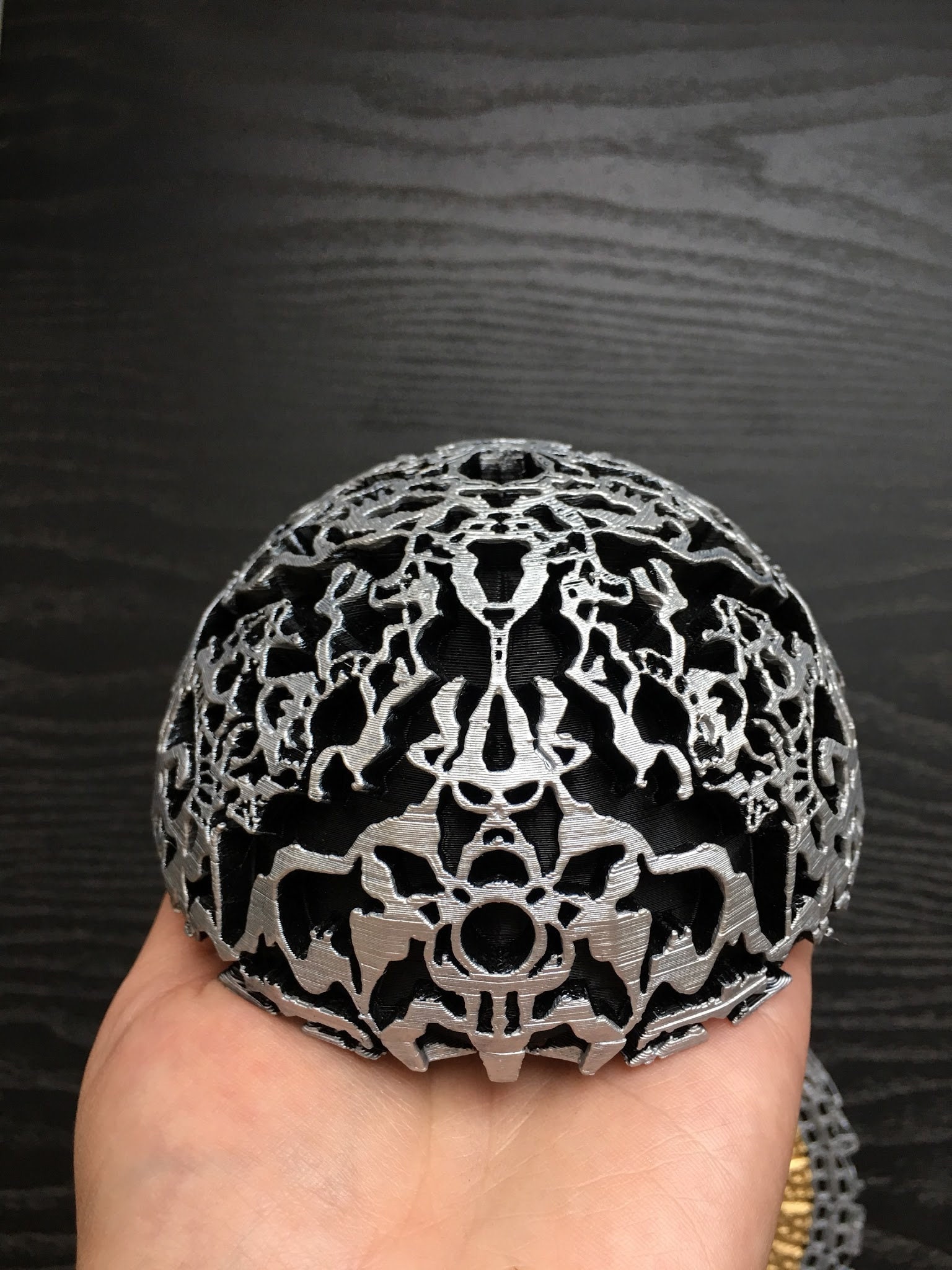 3Dプリントのインフィニティオーブ、LED付き、スタンド付き