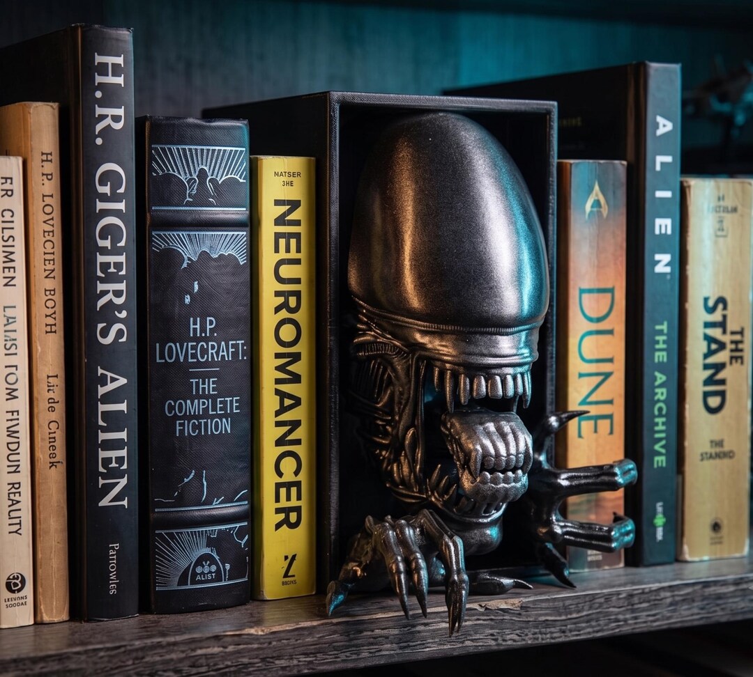 Alien Book Nook Xenomorph Bookshelf Insert, Sci-fi Horror Space Monster ...