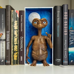 Phone Home E.T. Collectible - Nostalgic Retro Sci-Fi Decor, The Extra-Terrestrial Figure