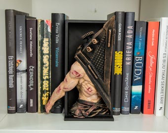 Pyramid Head Bookend Book Nook Silent Hill Inspired, Hand-Painted Detailed Horror Prop, Unique Desk Decor Gift for Gamers and Collectors