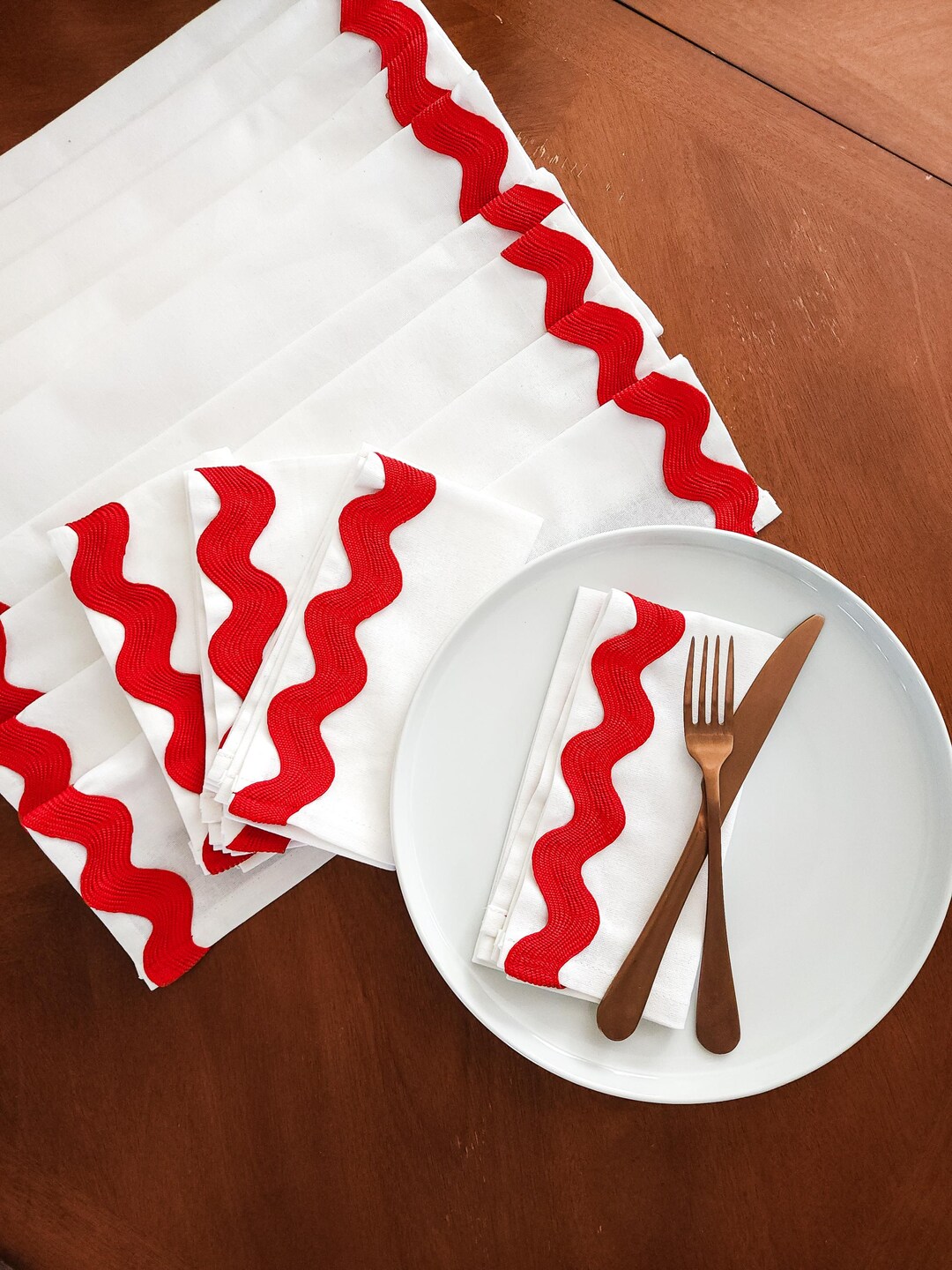 Red Ric Rac Table Runner Ric Rac Table Runner & Napkins: Red and White Christmas Table Runner ...