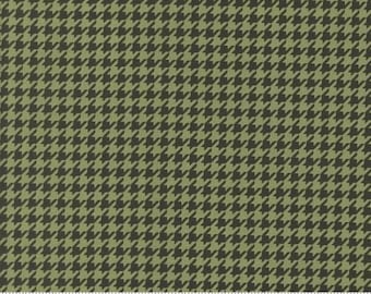 Home Sweet Haunt Hounds Tooth in Moss by Stacy Iest Hsu for Moda