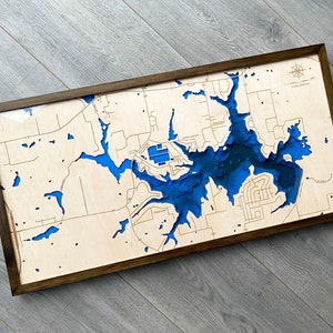 Carte en bois illustration 3D du lac d'Athènes - Carte topographique du lac en bois bathymétrique du Texas pour décoration murale | Cadeaux faits main pour pendaison de crémaillère