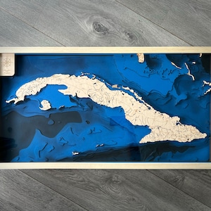 Mappa in legno 3D dell'Isola di Cuba - Mappe in legno di pino con batimetria topografica incisa dell'Avana / Decorazione unica della parete della casa