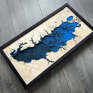 Carlyle Lake 12"x 24 » ou 16"x 32 », bathymétrie-topographique 3D / Carte d’art de Wood Lake