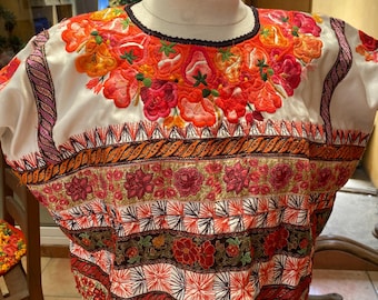 Blouse huipil ( vintage )from Aguacatan. Han embroidered