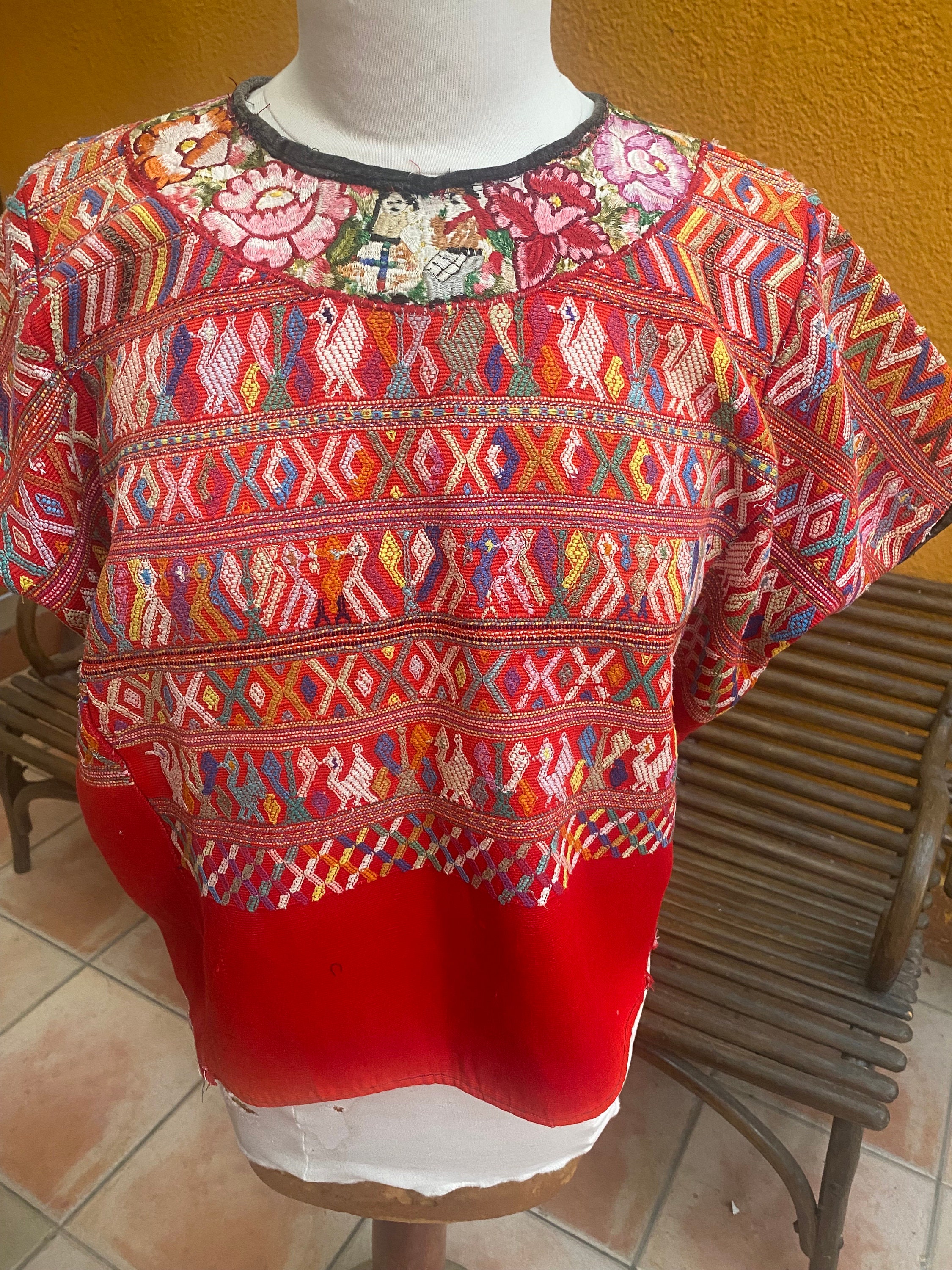 Huipil vintage di San Juan Cotzal Guatemala, pezzo unico fatto a