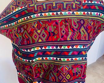 huipil from Nebaj, mayan cosmographic figures, weaved on natural thread, Hilo de bola . Unique piece