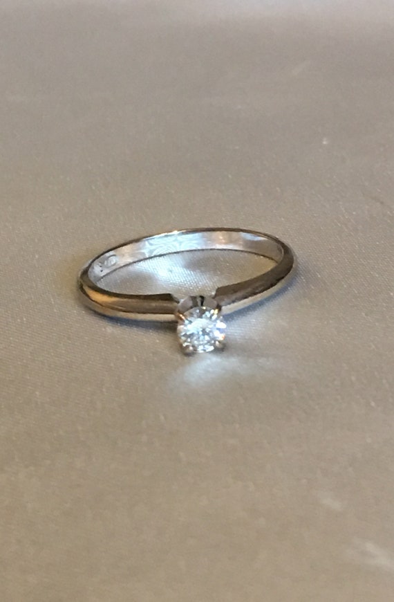 Solitaire diamond ring - image 1