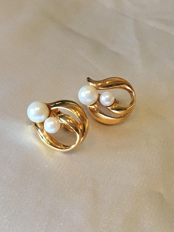 Faux pearl clip on earrings
