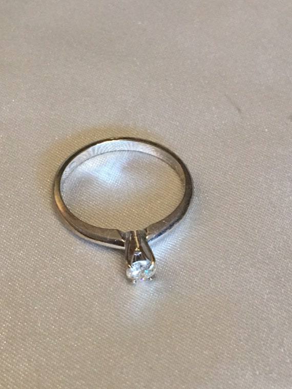 Solitaire diamond ring - image 4