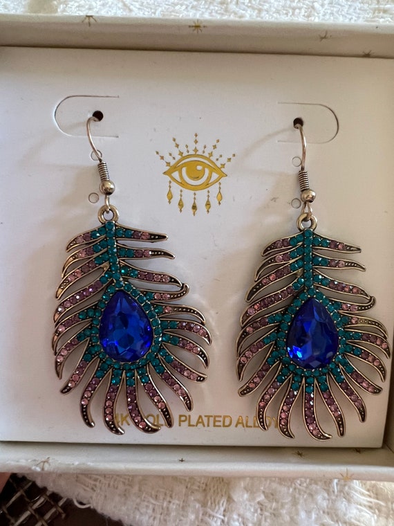 Fabulous peacock feathers design earrings