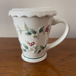 Pfaltzgraff Holiday Mug with Winterberries