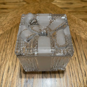 Vintage Crystal Present Gift Trinket Box with Lid