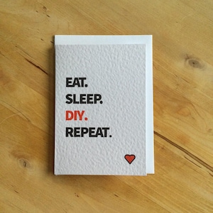 Tarjeta DIY. Comer. Dormir. Tarjeta DIY. Repetir tarjeta. Me encanta hacer tarjetas DIY. Tarjeta de pasatiempo.