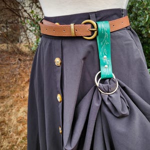 Leather skirt hike, Skirt lifter
