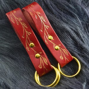 Leather skirt hike, Skirt lifter