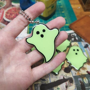 Glow in the Dark Ghost keychain spooky key chain Halloween key ring ghost gift glow-in-the-dark decoration spooky ghoul key-chain ghost