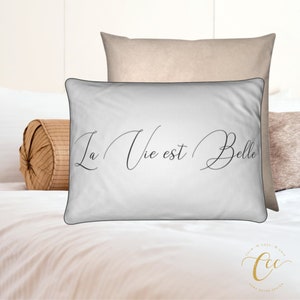 Weißes Kissen / Kissen & Einlage - Lendenkissen - La Vie est Belle - Lettered Décor, Dekokissen, Brautpaar Geschenk, Hochzeitsgeschenk, Muttertag