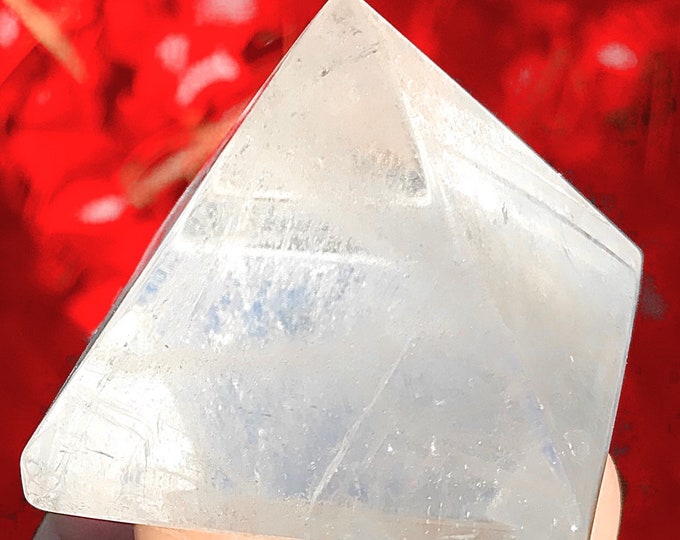 Clear quartz pyramid - energy boosting & restoring crystal