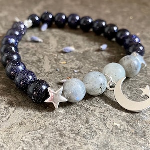 Night Sky Charmed Beaded Bracelet, Blue Sandstone jewelry, Labradorite bracelet, Meditation bracelet, Elastic Gemstone bracelet,Crystal gift