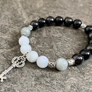 Hecate Devotional Crystal Beaded Bracelet, Hekate Goddess altar, Hecate witch, Key bracelet, Meditation tool, Witch bracelet, Crystal Gift