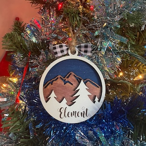 Berg geschichtetes Ornament, Holz Ornament, Wanderer Geschenk, Weihnachtsgeschenke, Geschenke für sie, Geschenke für ihn, Berg Ornament, graviertes Ornament
