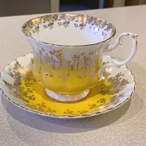 Vintage Royal Albert Regal serie Bone China Tea Cup and Saucer