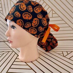 女性用ハロウィンかぼちゃポニーテールまたはスクラブキャップ