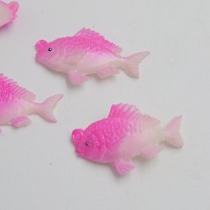 4 ciondoli vintage, dipinto a mano giapponese, pesce rosso, pesce Koi, rosa e bianco, 23x15mm, dalla metà all'inizio del 1900, plastica celluloide