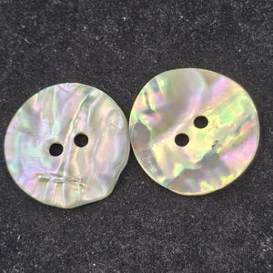 Botones antiguos de abulón rosa grisáceo y verde, botones medianos, mediados del siglo XX, nácar, abulón, botón de concha, 23 mm, 22 mm