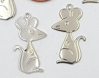 Colgantes vintage de ratón de plata: adornos de latón estampado de 22 mm
