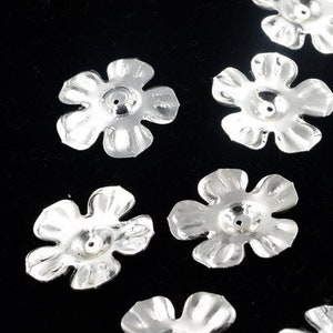 Vintage Flower Sequin, 20mm, Red, Flower Sequins, cupped flower, Daisy sequin, Silver Flowers, White Iridescent, 20 pieces