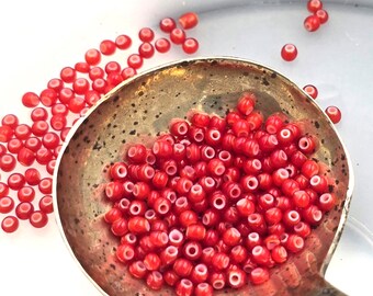 13/0 , Summer Red White Heart Seed Beads, White Center, Vintage