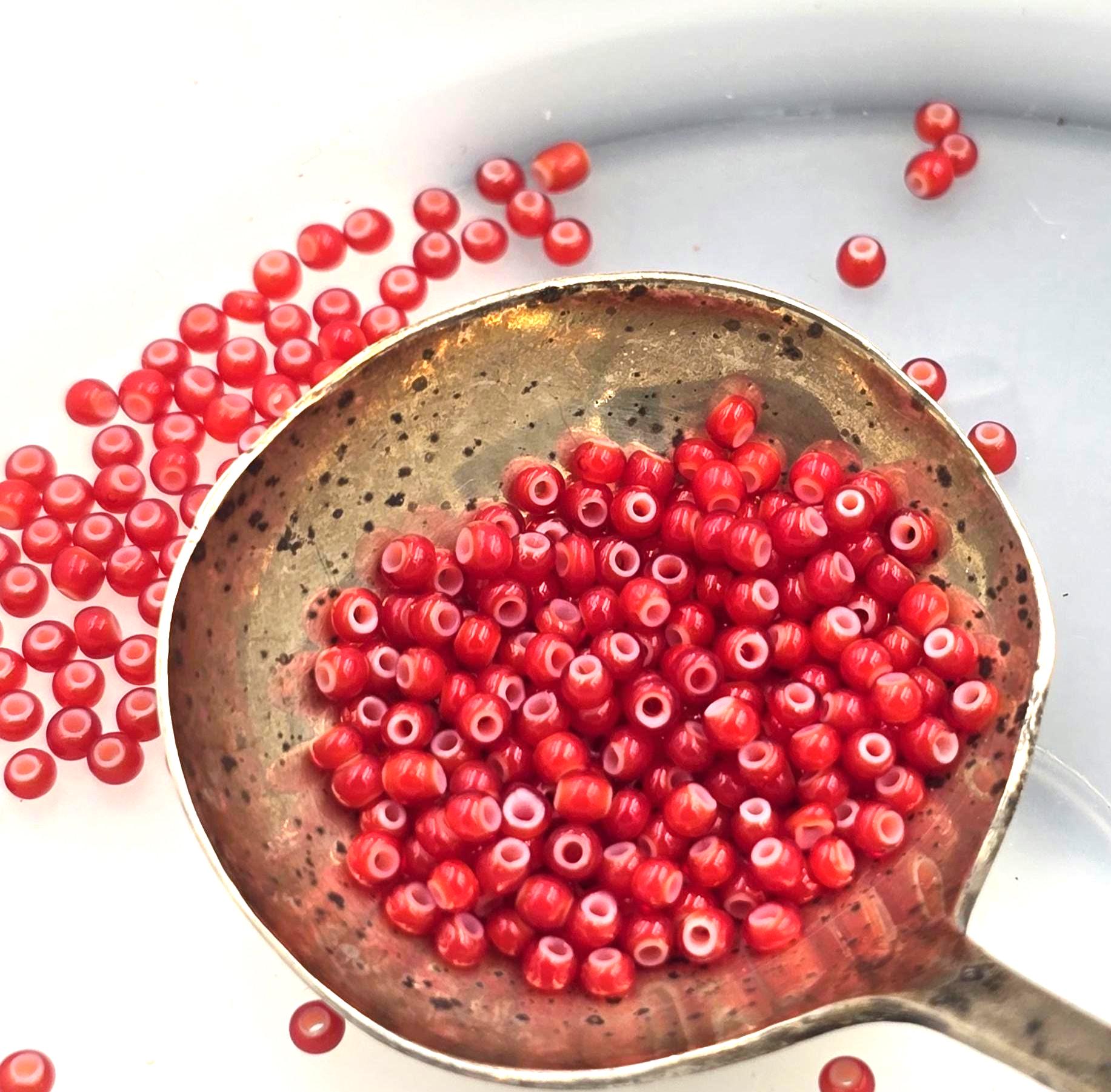 13/0 , Summer Red White Heart Seed Beads, White Center, Vintage