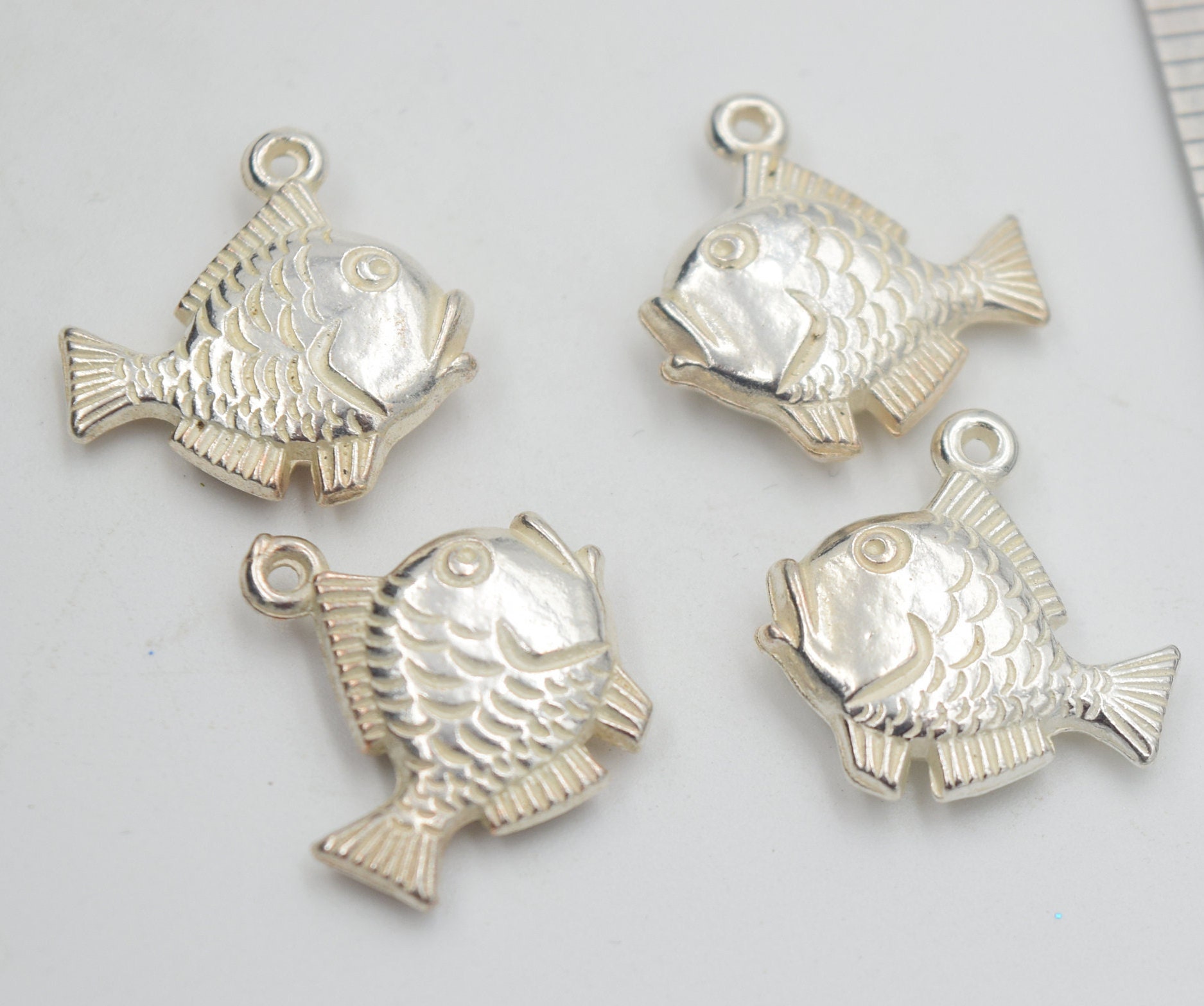 Tiny Fish Charms, Mini Fish Pendant, Silver Fish Charms, 3pc