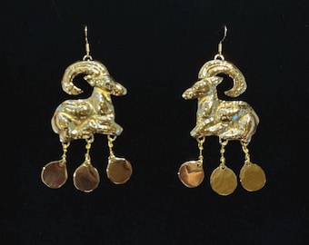 Minoïsche geitenoorbellen: handgemaakte messing statement sieraden