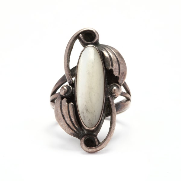 1970's Sterling Silver & Mother of Pearl Ring