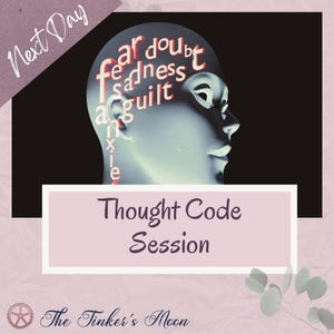 Può includere: Opera d'arte digitale raffigurante una testa umana stilizzata con parole come "paura", "dubbio" e "tristezza" all'interno. Il testo "Thought Code Session" è visualizzato in un riquadro rettangolare. Le parole "Next Day" sono nell'angolo in alto a sinistra.