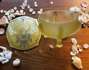 Glass powder dish