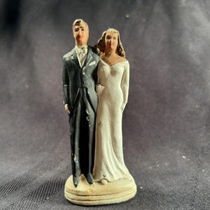 Vintage 1940s Bride & Groom Cake Topper – Chalkware Wedding Keepsake