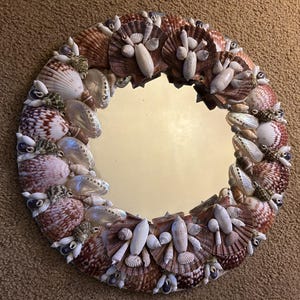 Espejo de concha hecho a mano