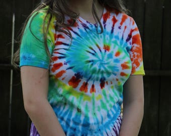 T-shirt Rainbow Spiral Tie Dye: uniseks Gildan-T-shirt voor volwassenen
