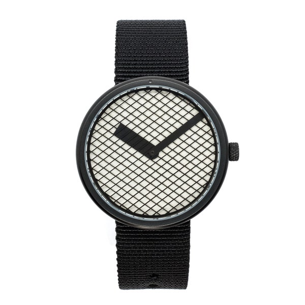 Montre créative originale de designer noir et blanc avec des motifs graphiques moirés qui changent avec le temps