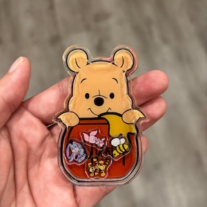 Magic Mouse Pooh inspired shaker badge reel | Keychain