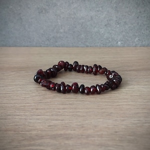 Garnet beaded chips beads stretchy bracelet. Garnet bracelet, garnet jewelry. Women gemstone bracelet