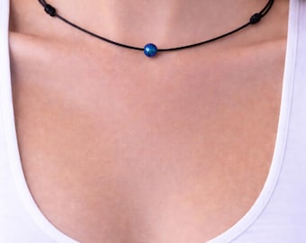 Collana girocollo in lapislazzuli, cordino cerato regolabile con perlina a forma di noce. Collana girocollo, gioielli da donna, collana. Collana girocollo regolabile.