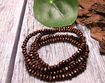 Bracelet en perles de bois, perle en bois marron foncé de 4 mm. Bijoux, bracelet petits pains, ficelle élastique. Bracelet pour femme ou homme. Style surfeur.