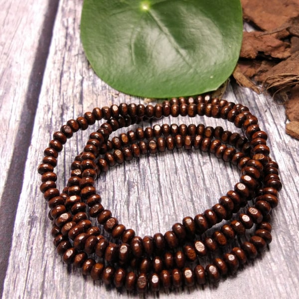 Bracelet en perles de bois, perle en bois marron foncé de 4 mm. Bijoux, bracelet petits pains, ficelle élastique extensible. Bracelet femme ou homme. Style surfeur.